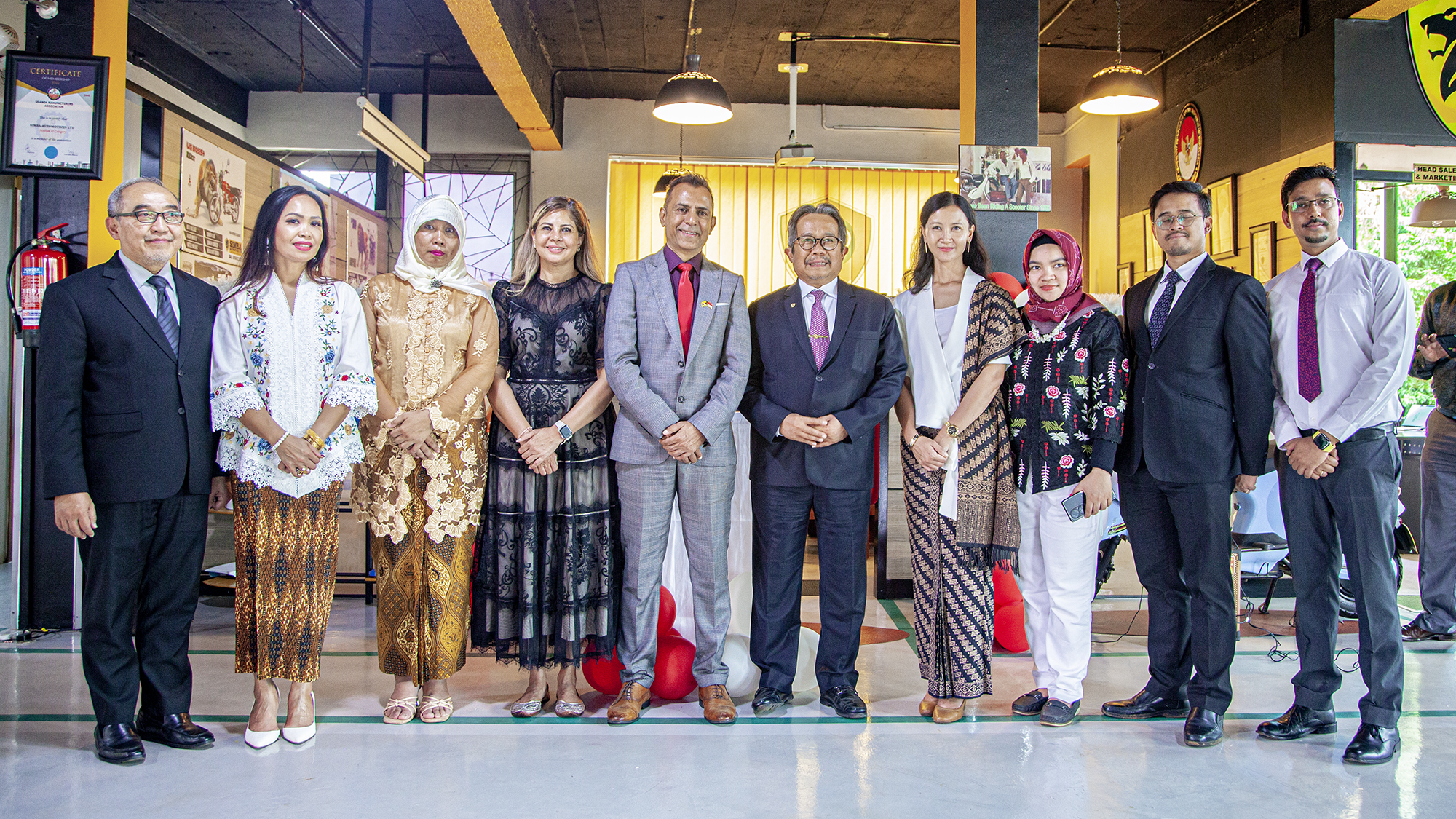 Group photo of dignitaries at the inauguration