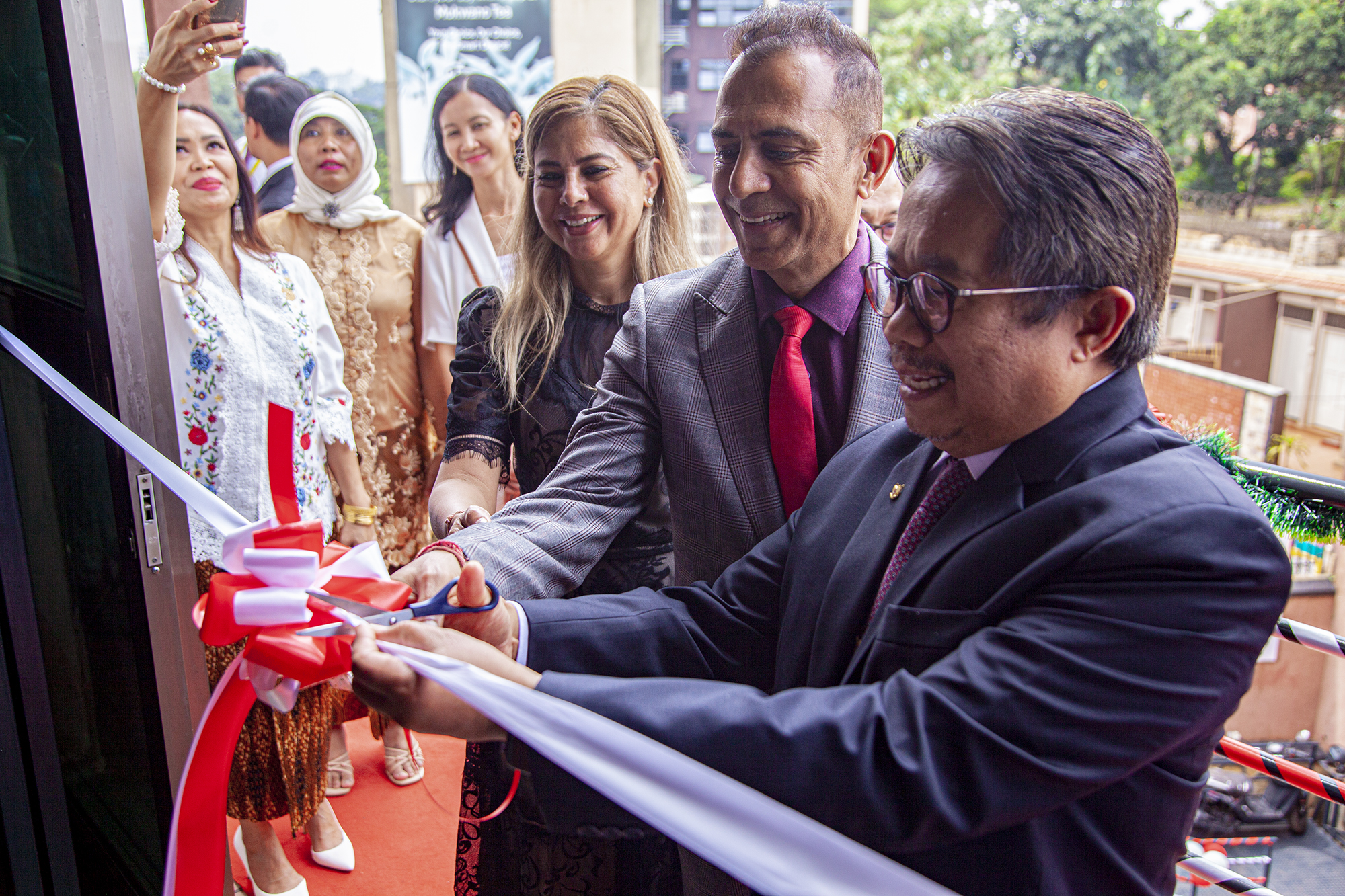 Ribbon-cutting ceremony at the consulate entrance
